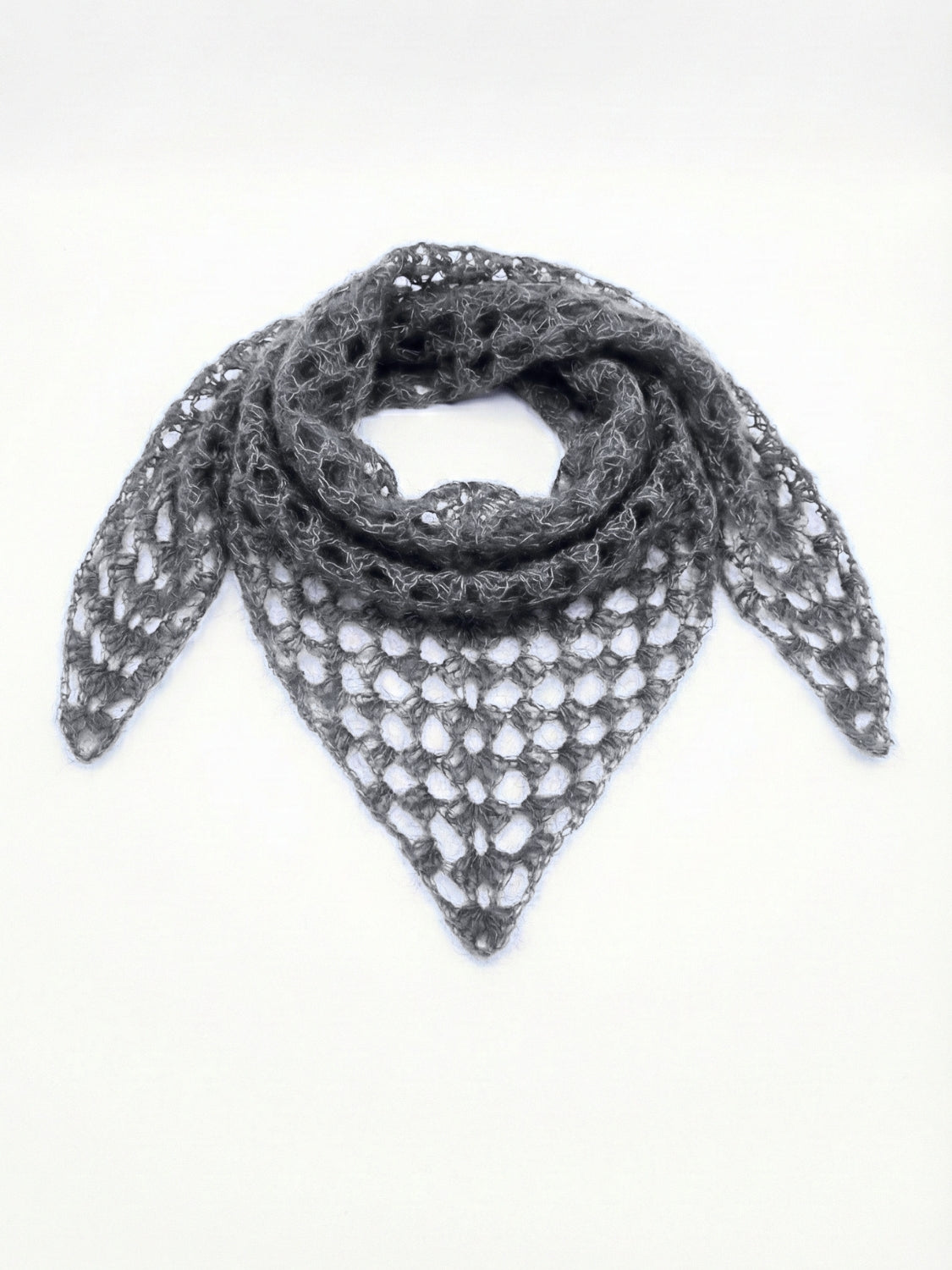 Esarfa crosetata manual din alpaca gri