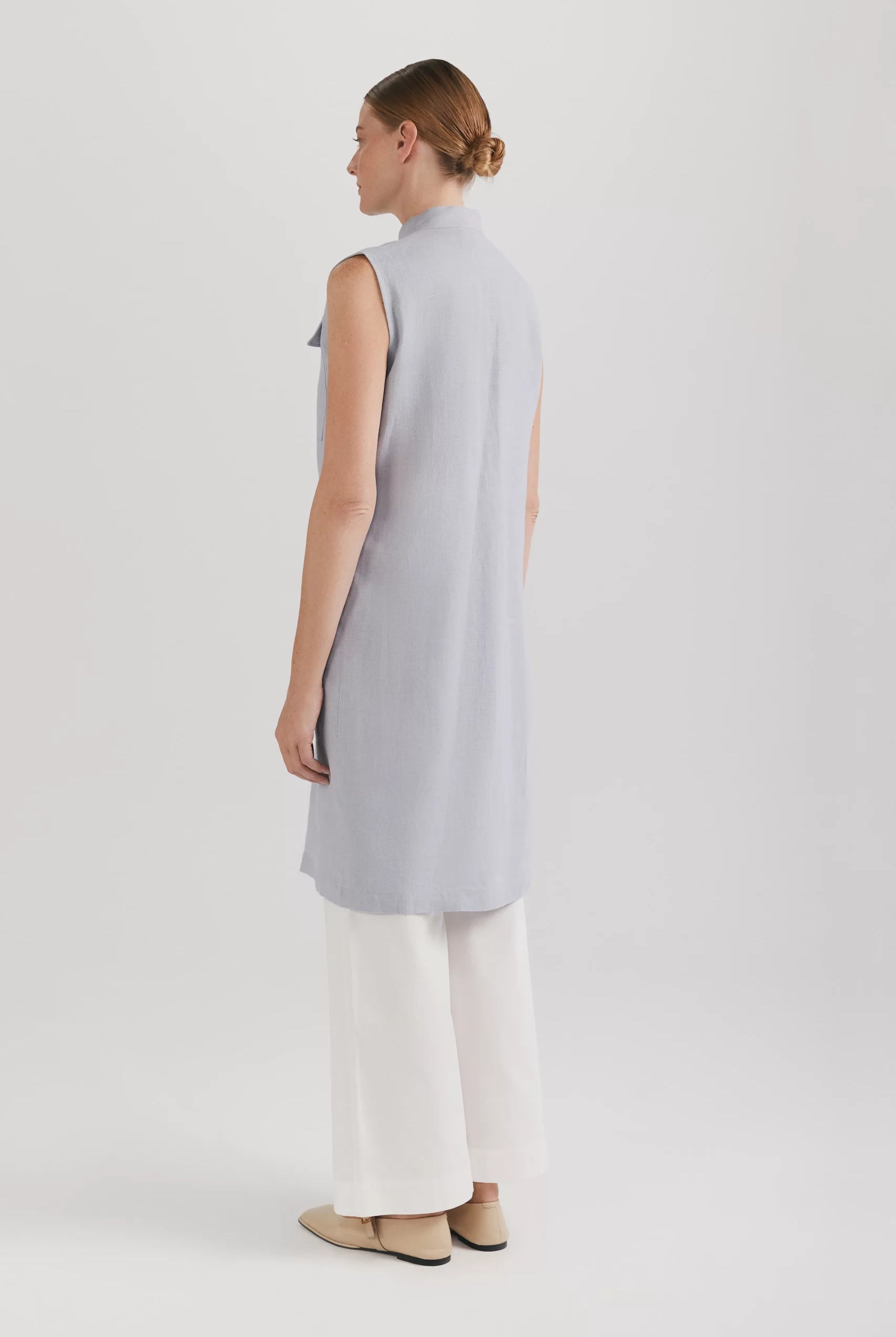 Rochie casual, din in, genunchi, bej, tip cargo cu buzunare frontale și cordon Emoke - ipanomi.com