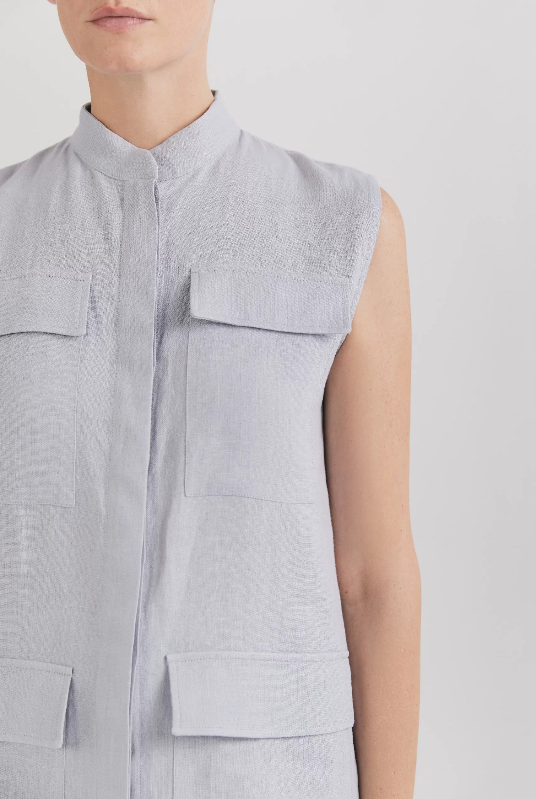 Rochie casual, din in, genunchi, bej, tip cargo cu buzunare frontale și cordon Emoke - ipanomi.com