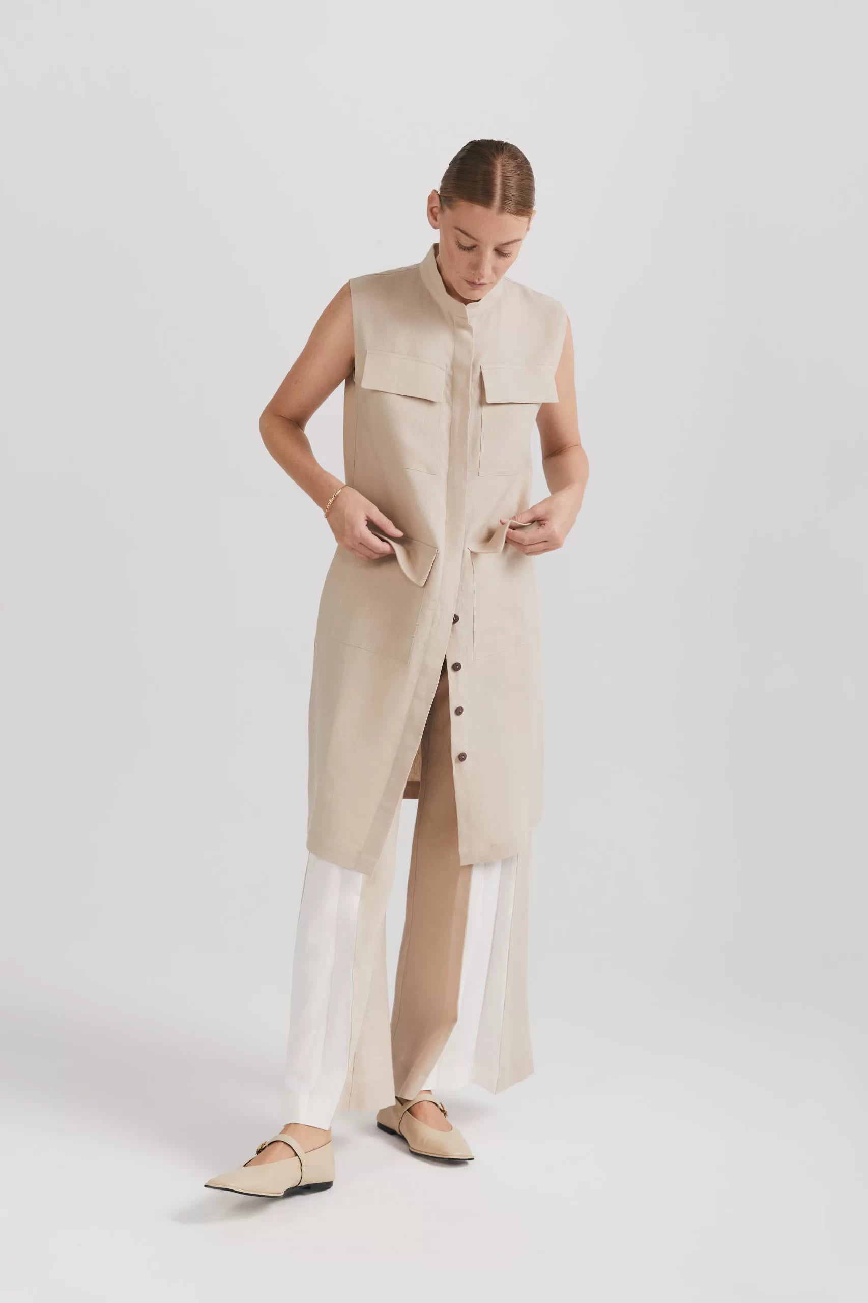 Rochie cargo bej din in pur cu buzunare frontale și cordon - ipanomi.com