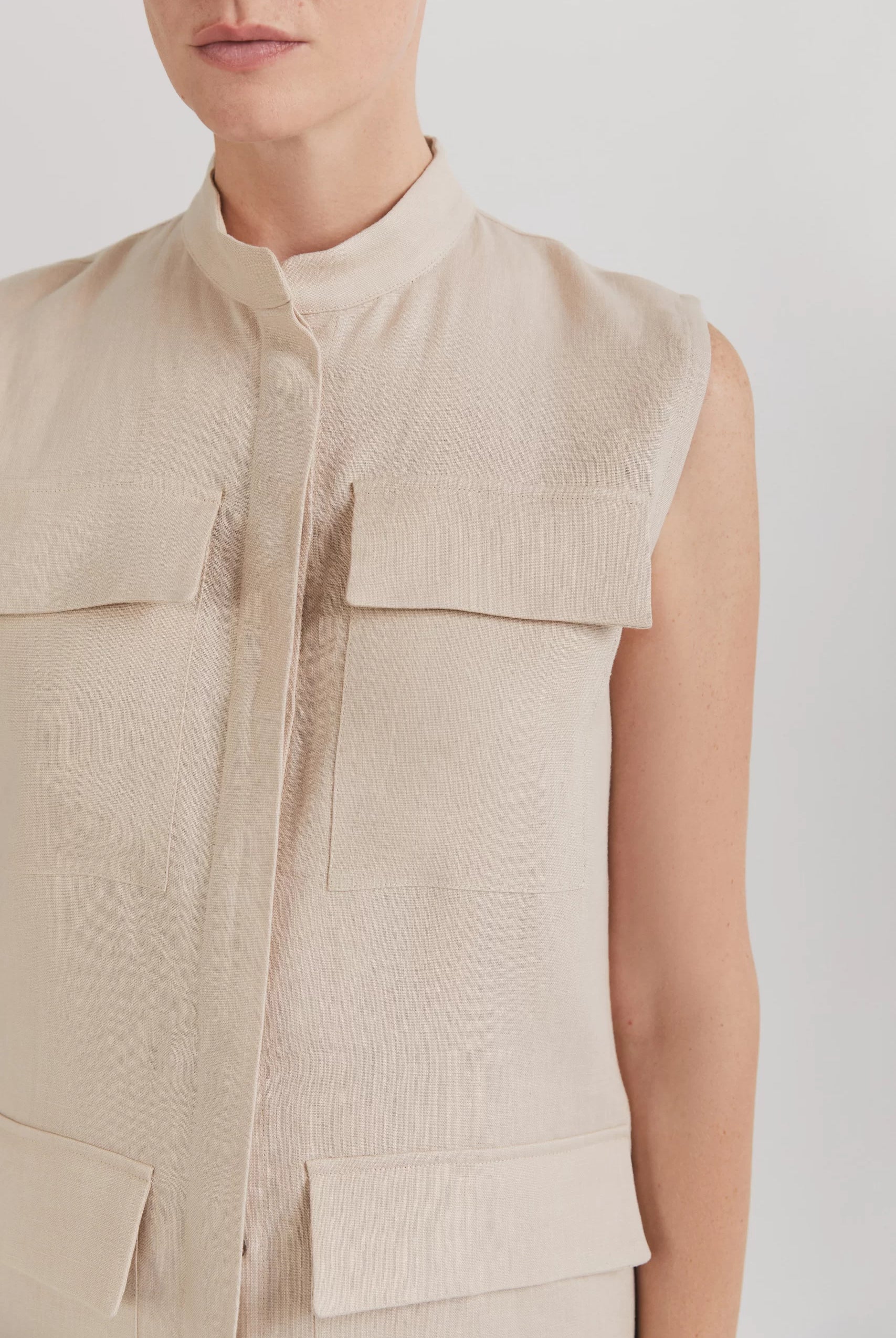 Rochie cargo bej din in pur cu buzunare frontale și cordon - ipanomi.com