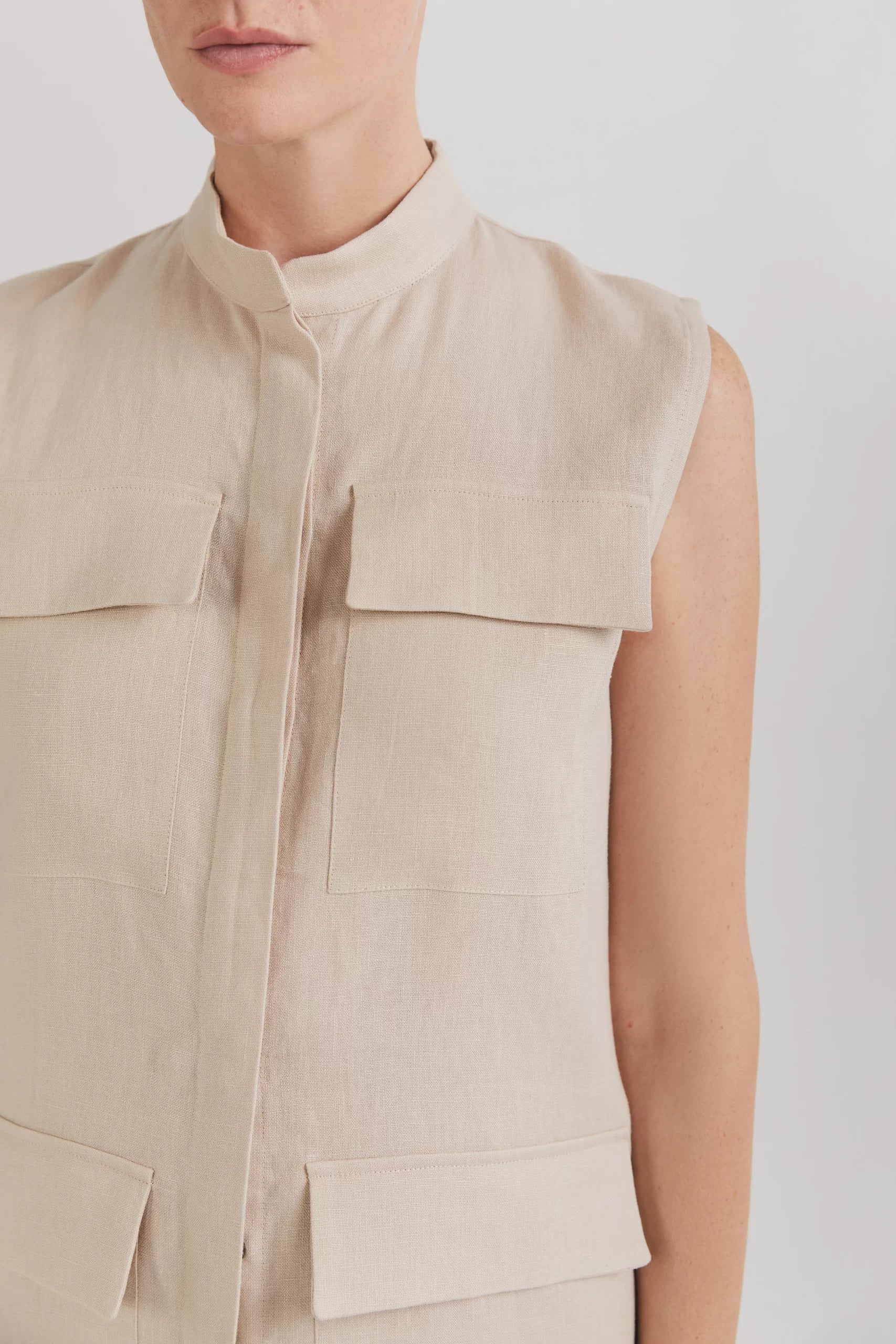 Rochie cargo bej din in pur cu buzunare frontale și cordon - ipanomi.com