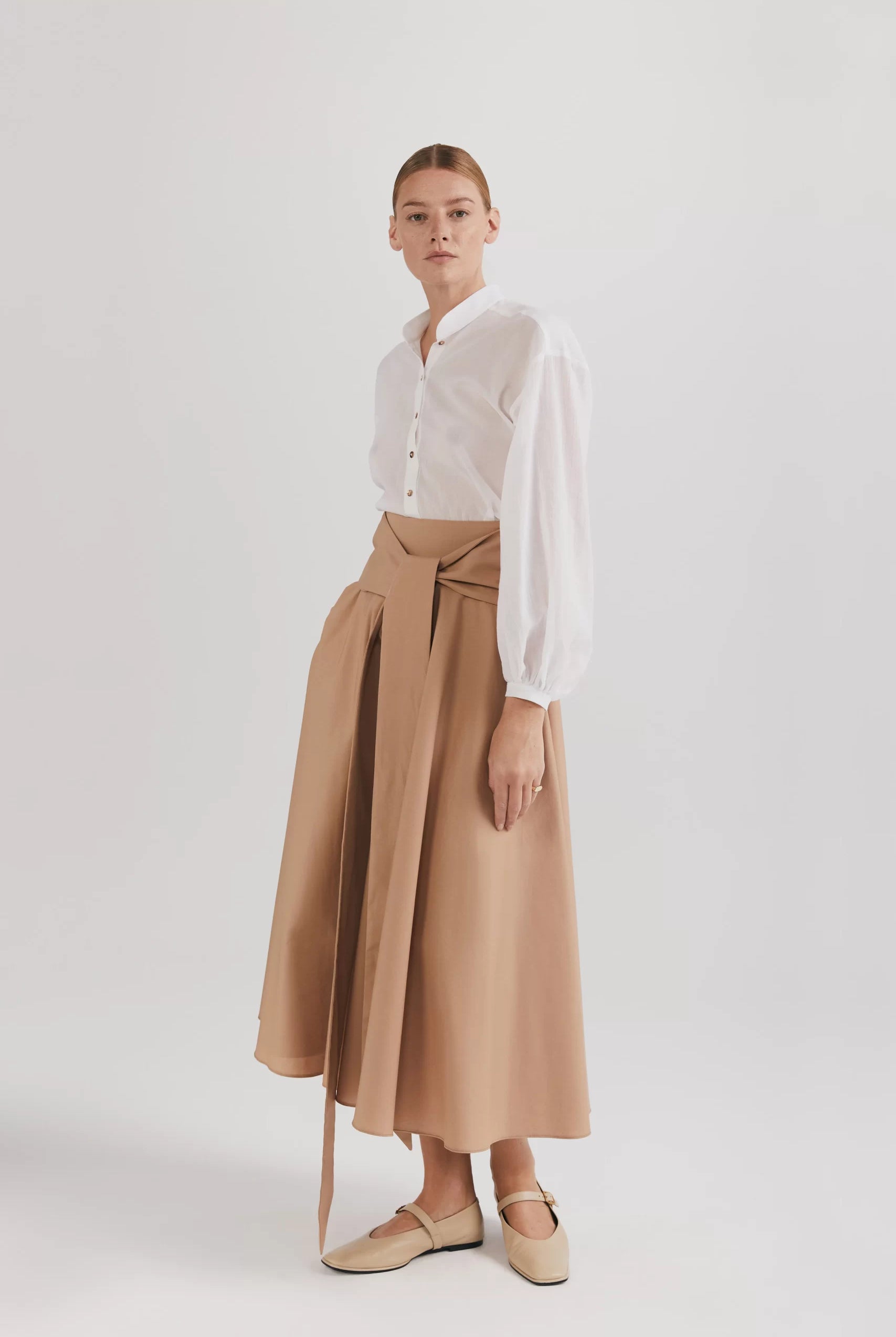 Fustă cloche lungă cu talie înaltă și buzunare bej - ipanomi.com