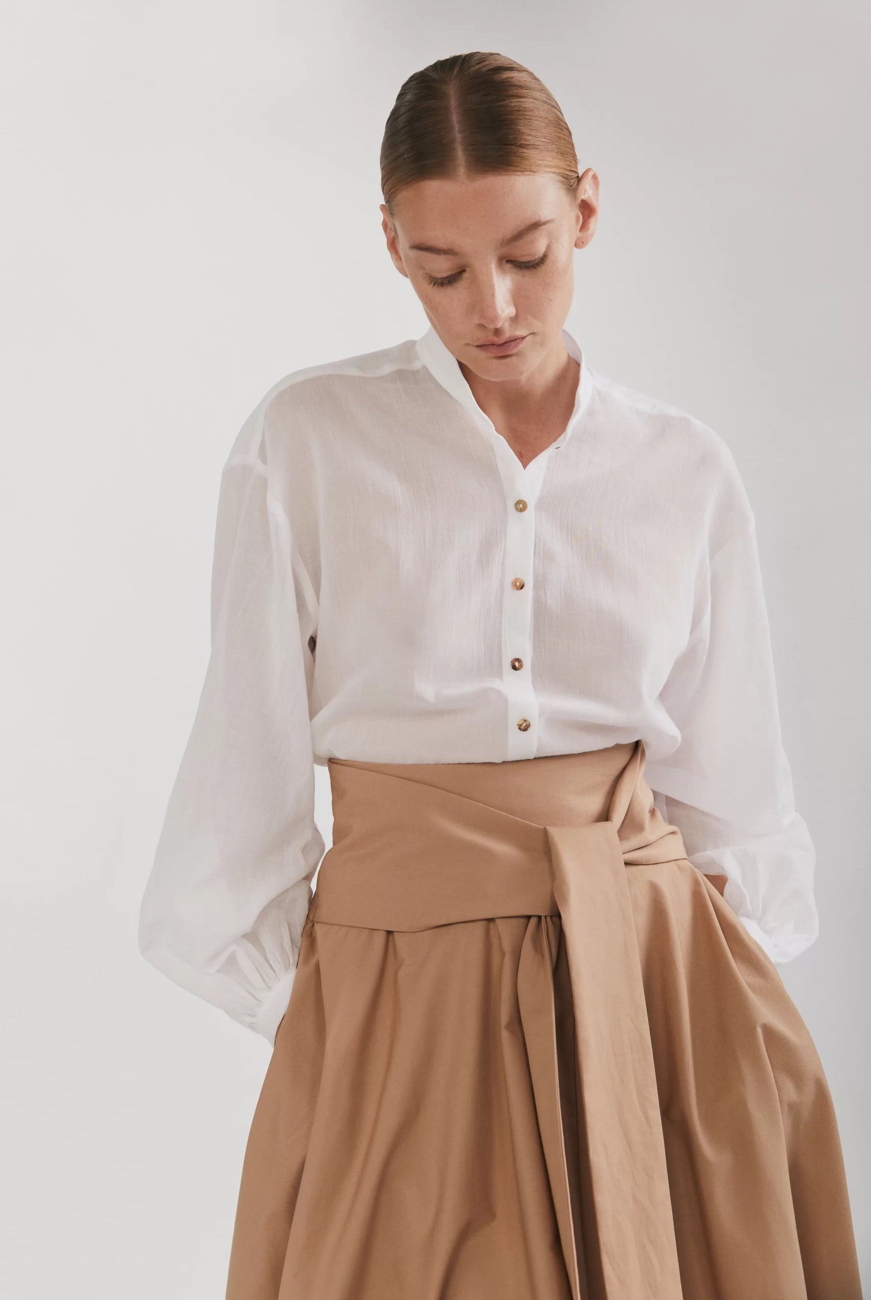 Fustă cloche lungă cu talie înaltă și buzunare bej - ipanomi.com