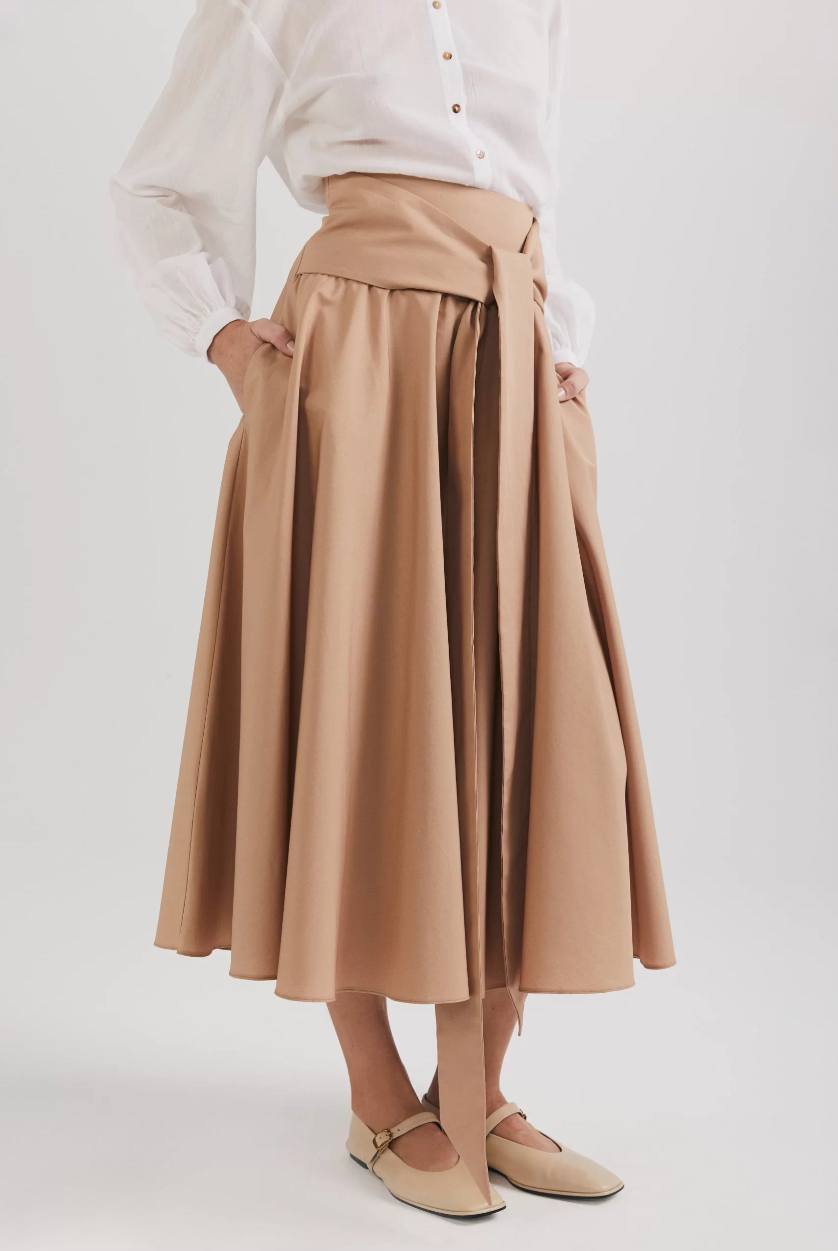 Fustă cloche lungă cu talie înaltă și buzunare bej - ipanomi.com