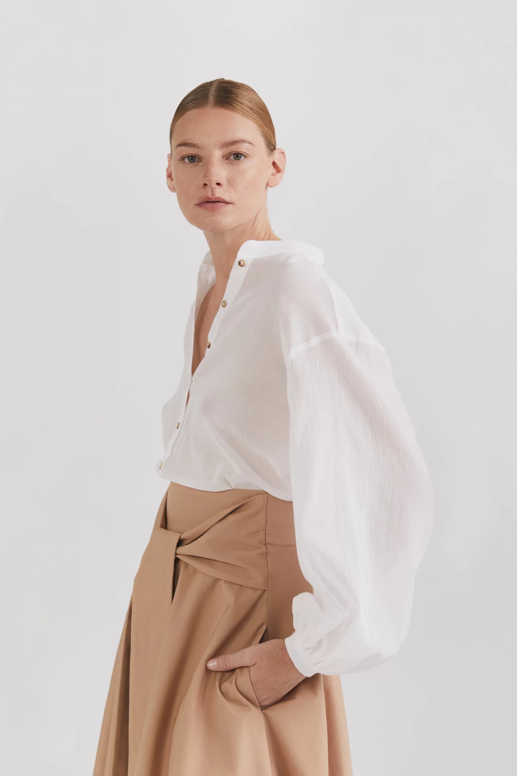 Cămașă cu mâneci tip balon din voal de bumbac alb - ipanomi.com