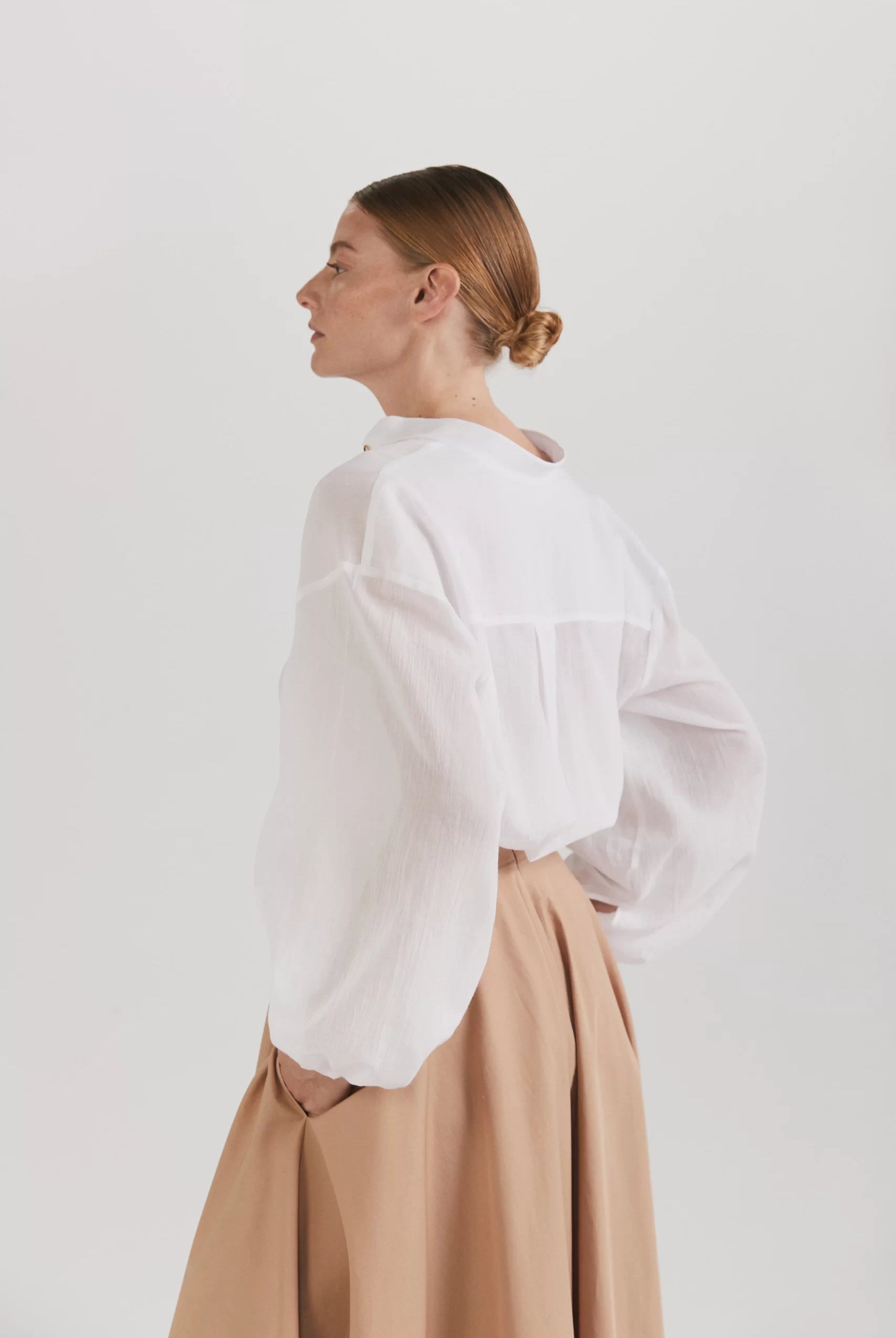 Cămașă cu mâneci tip balon din voal de bumbac alb - ipanomi.com