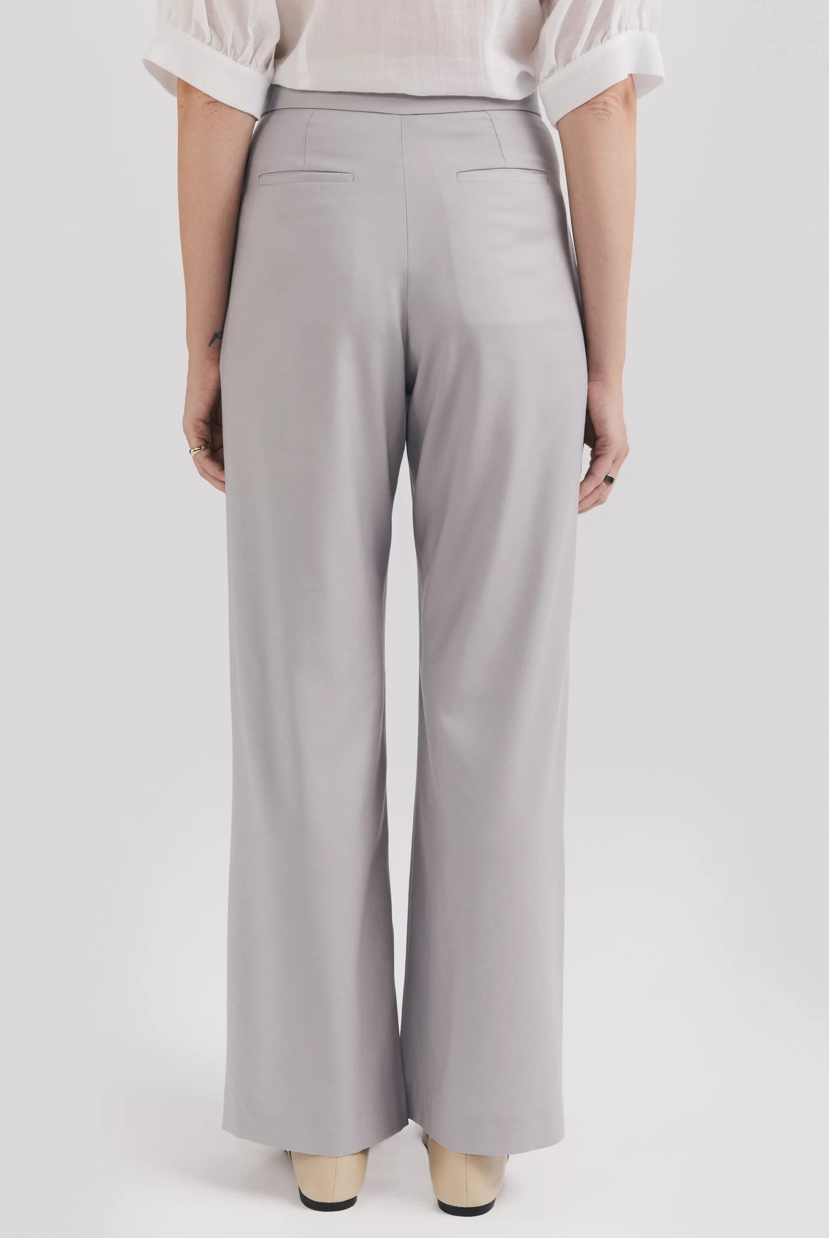 Pantaloni largi din lână stil palazzo - ipanomi.com