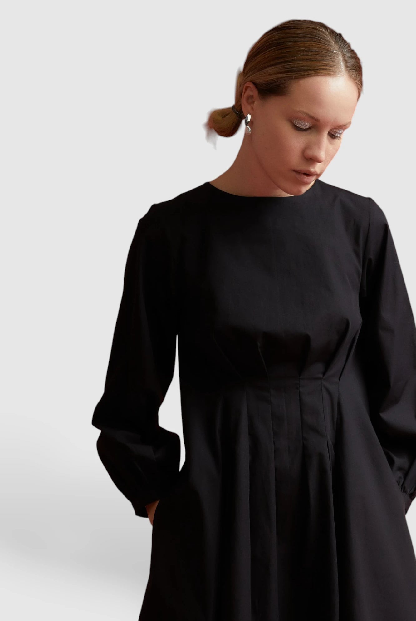 Rochie neagră din poplin de bumbac organic, midi, cu mâneci lungi - ipanomi.com