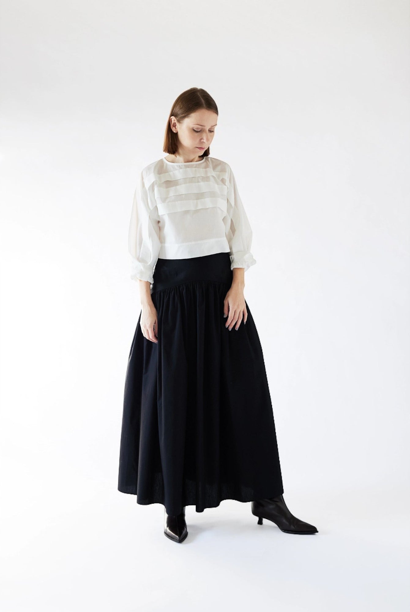 Ipanomi black organic cotton poplin maxi skirt with a high waist and structured waistband, perfect for city casual wear.