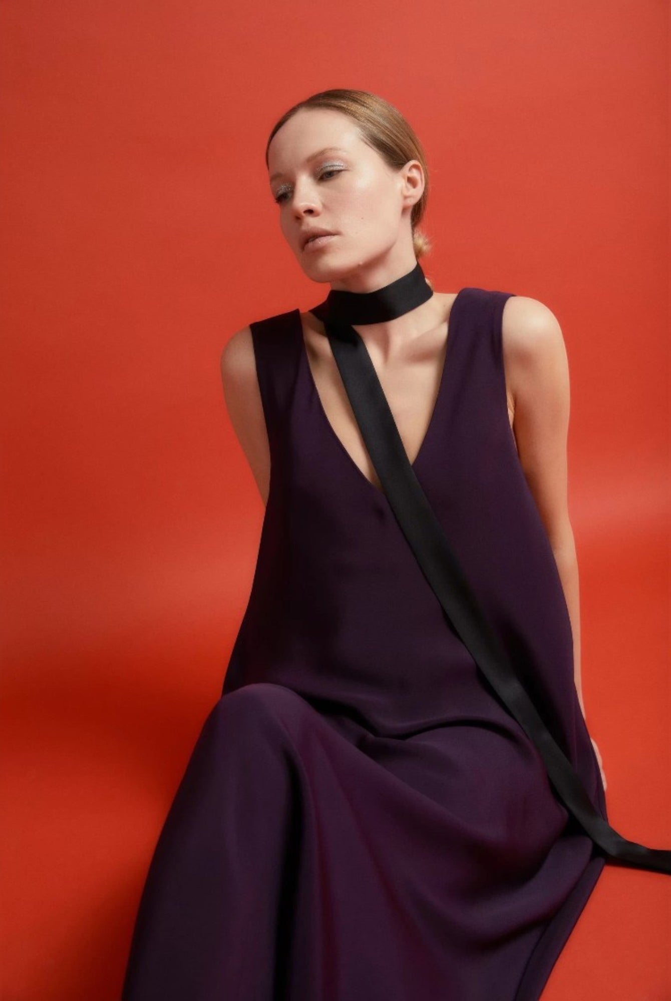 Ipanomi black natural silk narrow scarf, 4cm x 180cm, versatile accessory for neck or hair.