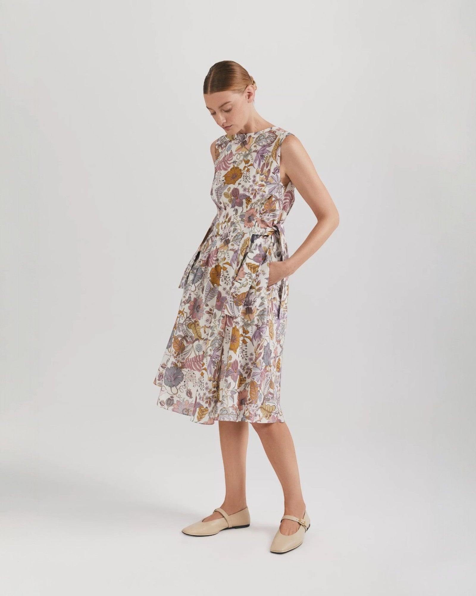 Ipanomi midi dress in Tana Lawn cotton with a floral print, sleeveless, with pleats and hidden pockets.