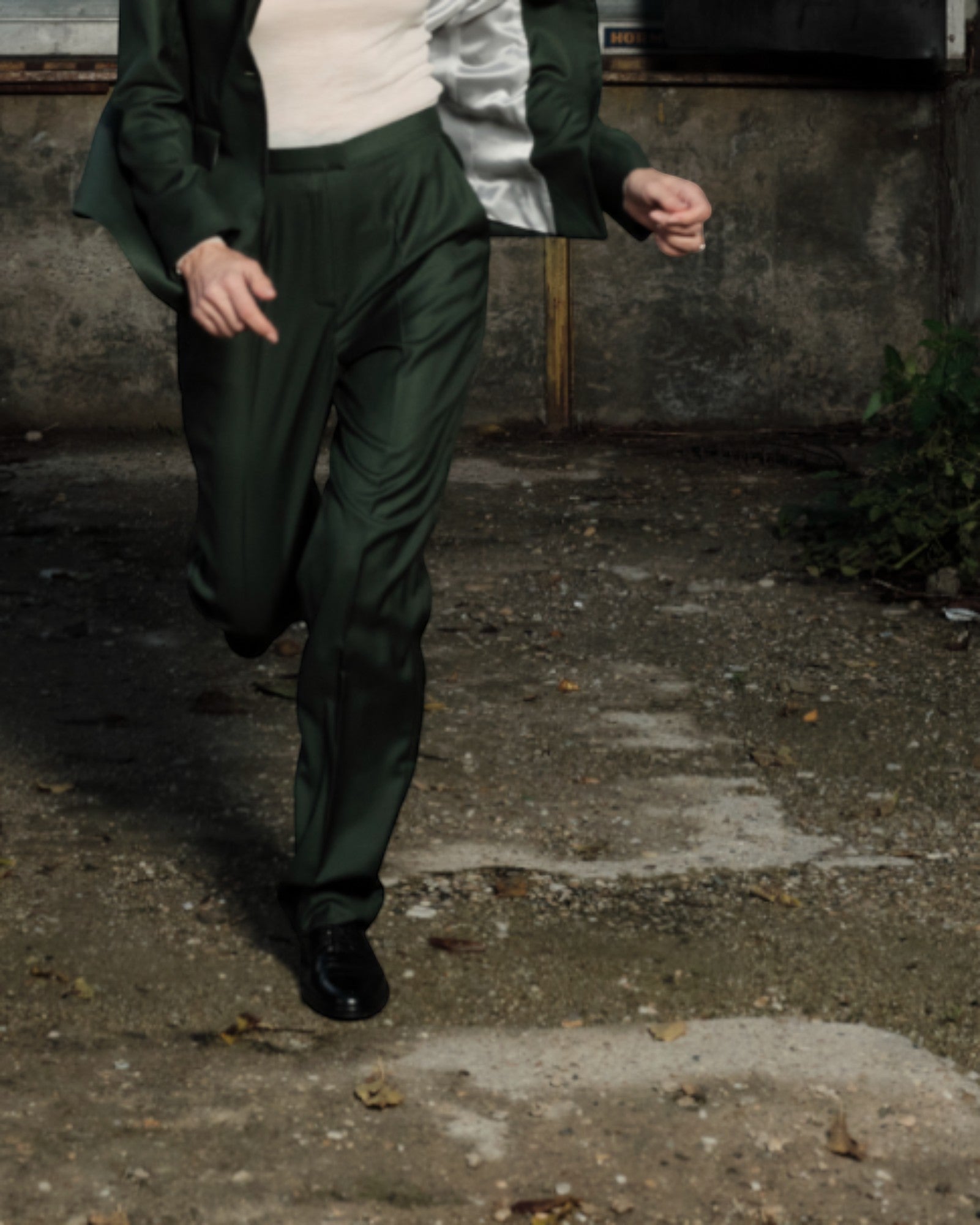 Ipanomi elegant deep green Italian wool trousers with a straight leg and front pleats.