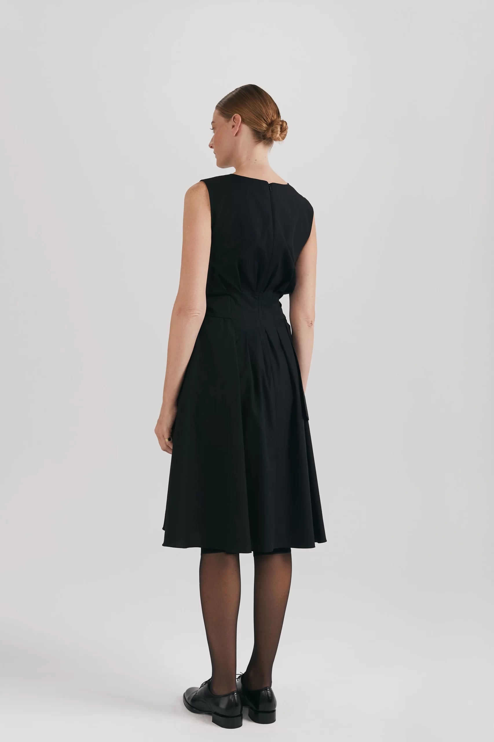 Rochie midi cu cordoane în talie Grazia negru - ipanomi.com