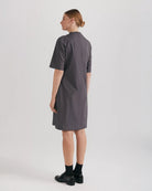 Rochie midi din poplin de bumbac organic cu guler în V și fantă frontală gri - ipanomi.com
