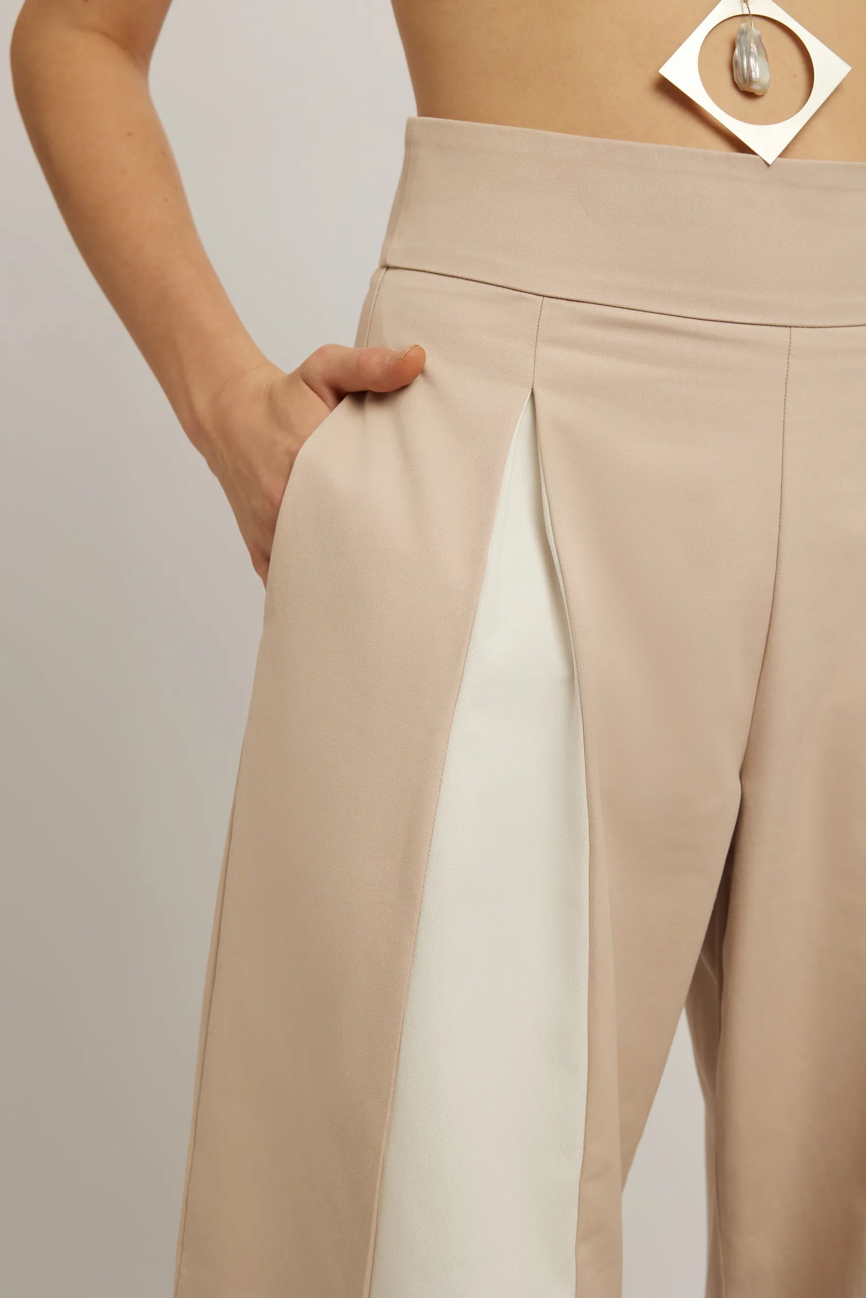 Pantalonii Butterfly - ipanomi.com