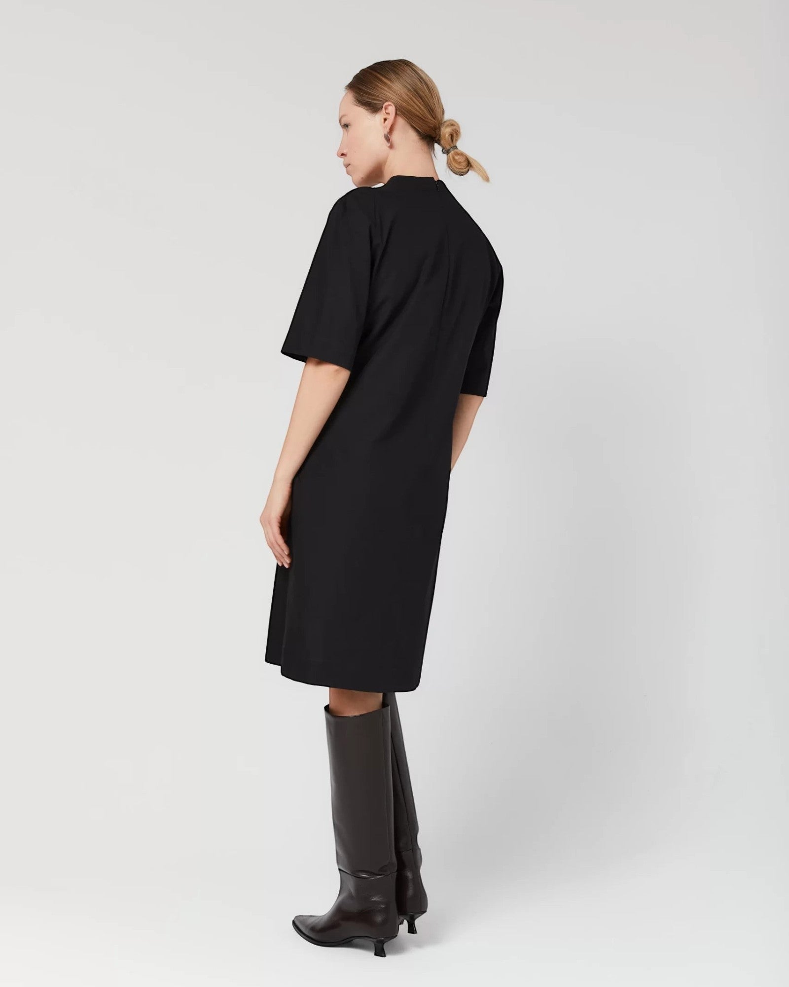 Rochie midi din poplin de bumbac organic cu guler în V și fantă frontală neagră - ipanomi.com