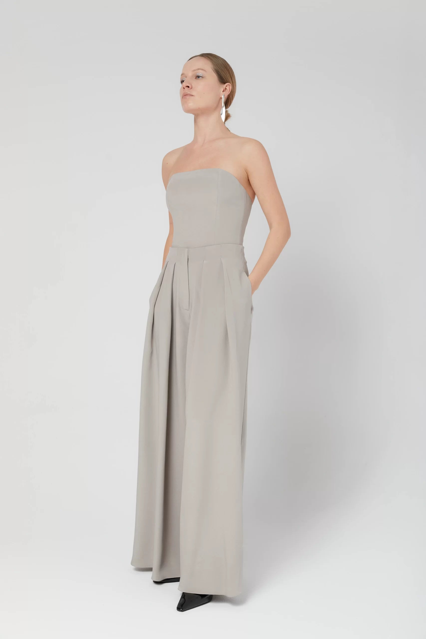 Pantaloni ampli cu talie înaltă din cady de mătase gri - ipanomi.com