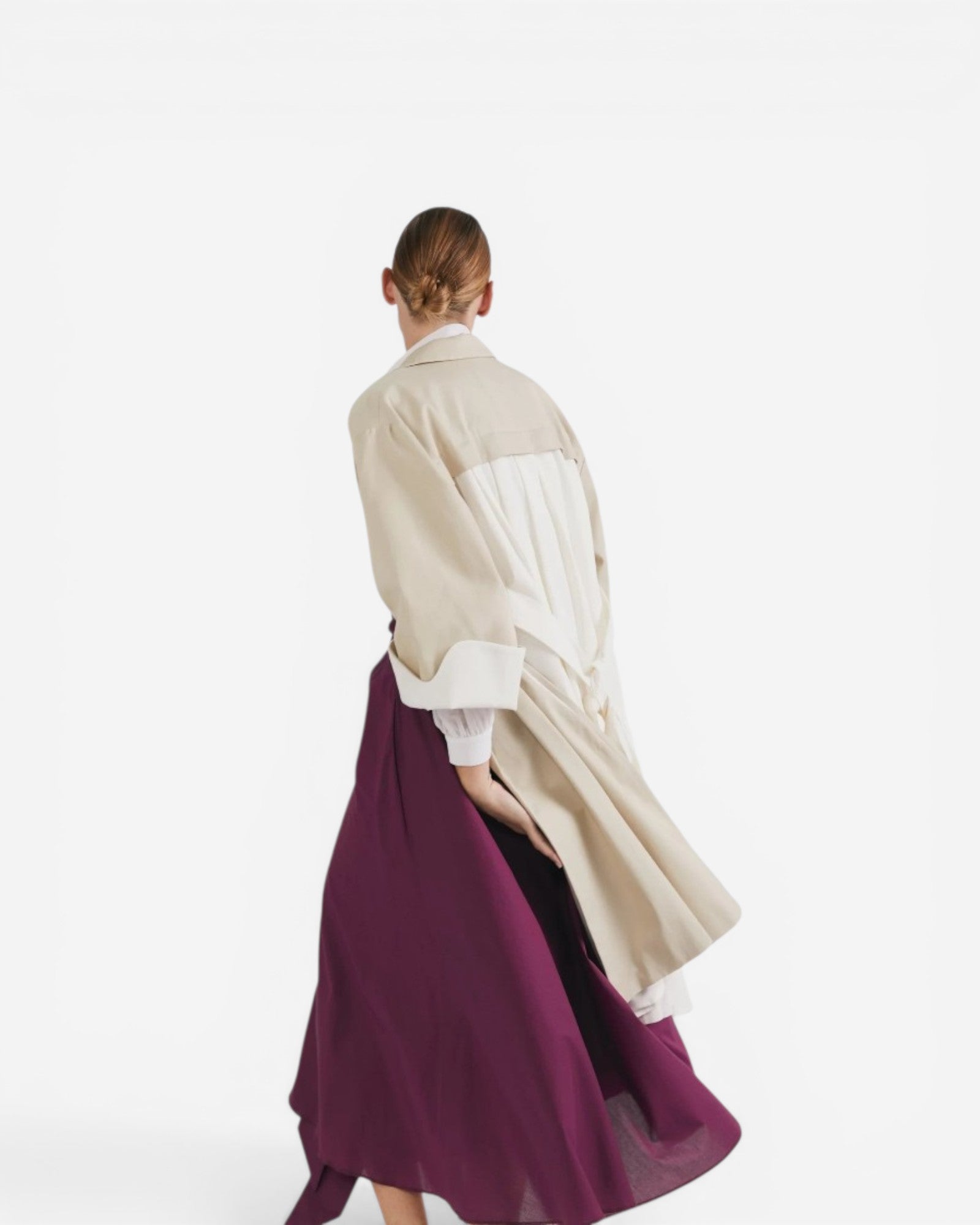 Trenci bej cu detaliu alb din twill de bumbac - ipanomi.com