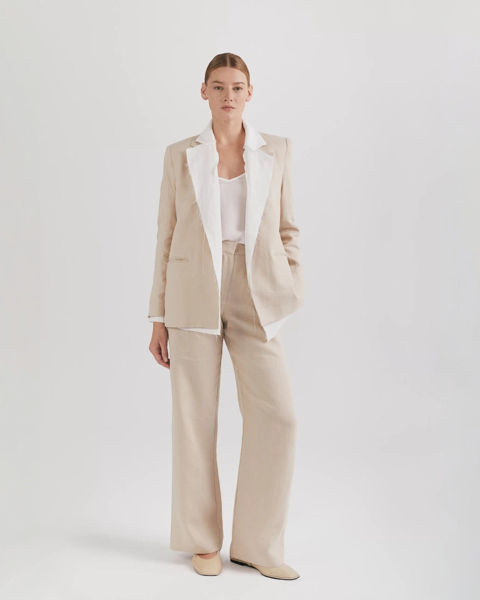 Ipanomi beige 100% linen wide-leg trousers with high waist and side pockets.