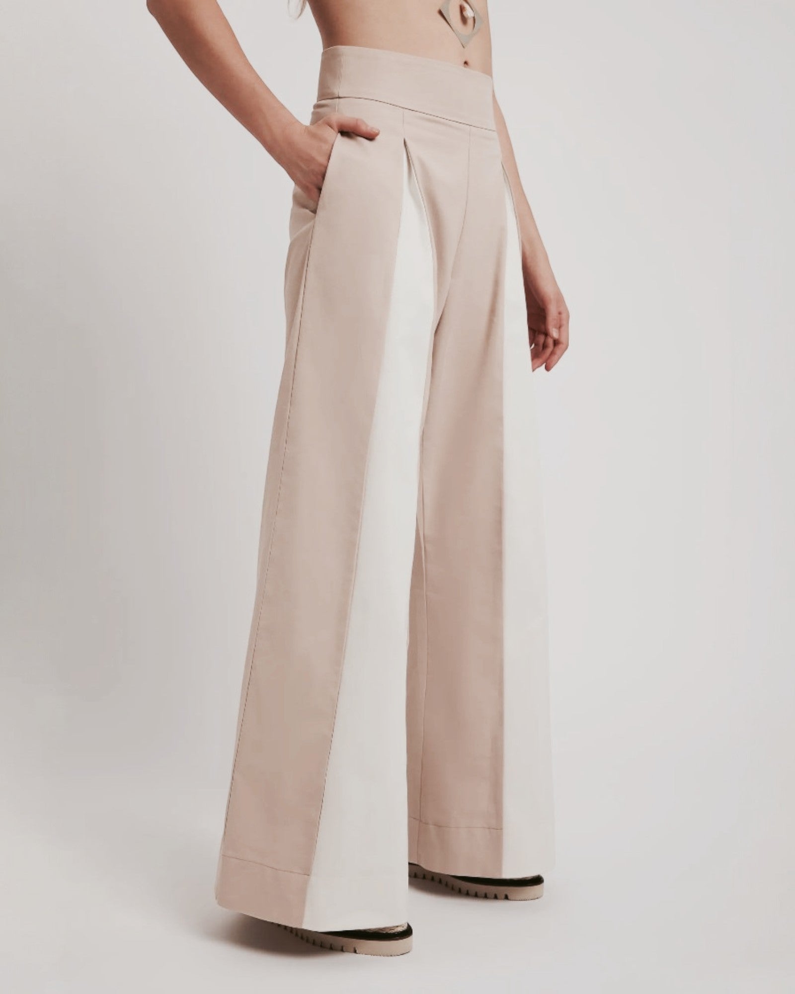 Ipanomi beige and white colorblock cotton twill wide-leg trousers with high waist and pockets.