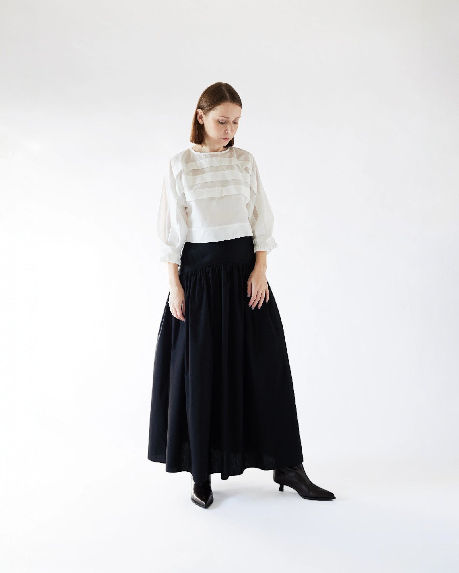 Ipanomi black organic cotton poplin maxi skirt with a high waist and structured waistband, perfect for city casual wear.