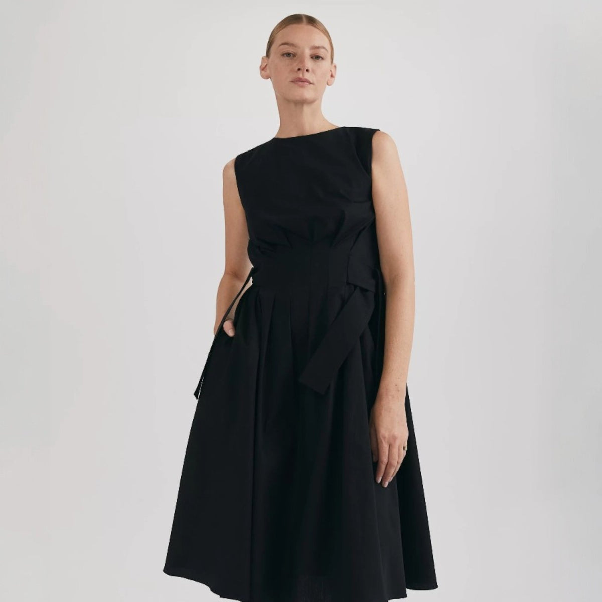 Rochie elegantă din bumbac organic, sub genunchi, neagră