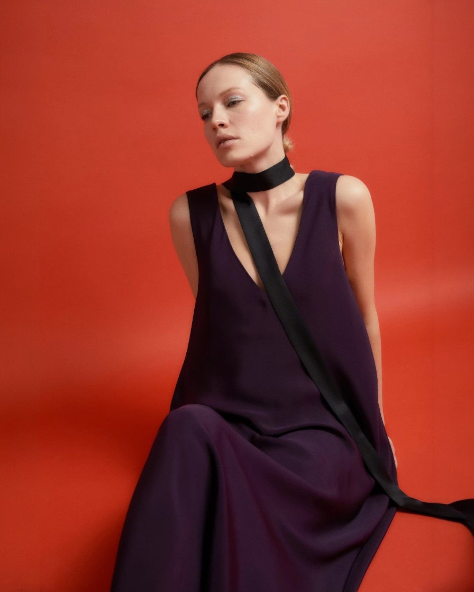 Ipanomi black natural silk narrow scarf, 4cm x 180cm, versatile accessory for neck or hair.