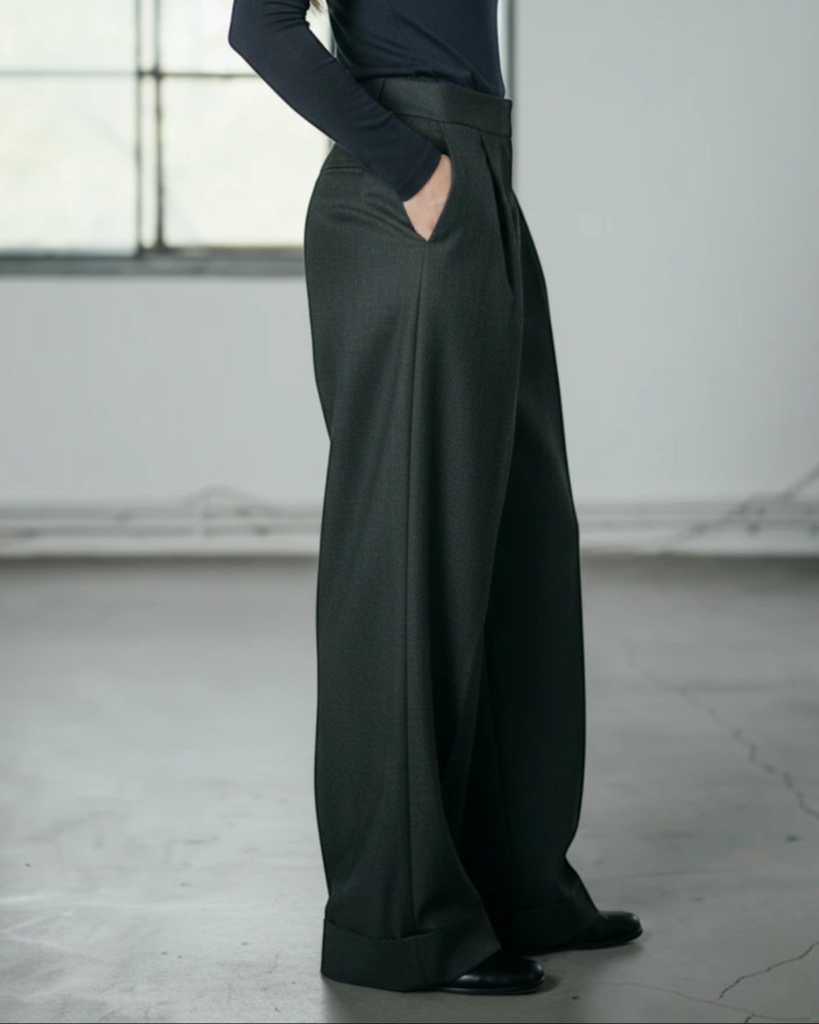 Ipanomi dark grey Italian wool tailored trousers with front pleats and a straight leg fit.