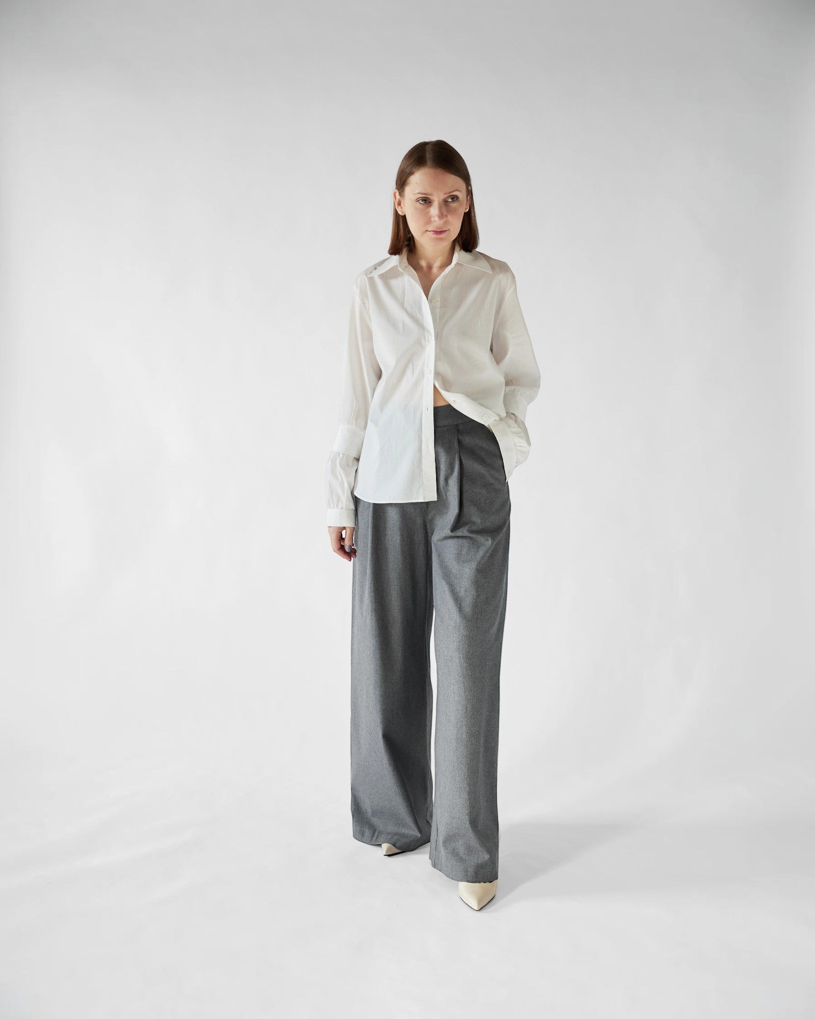 Ipanomi women's grey cotton wide-leg trousers with high waist and front pleats.