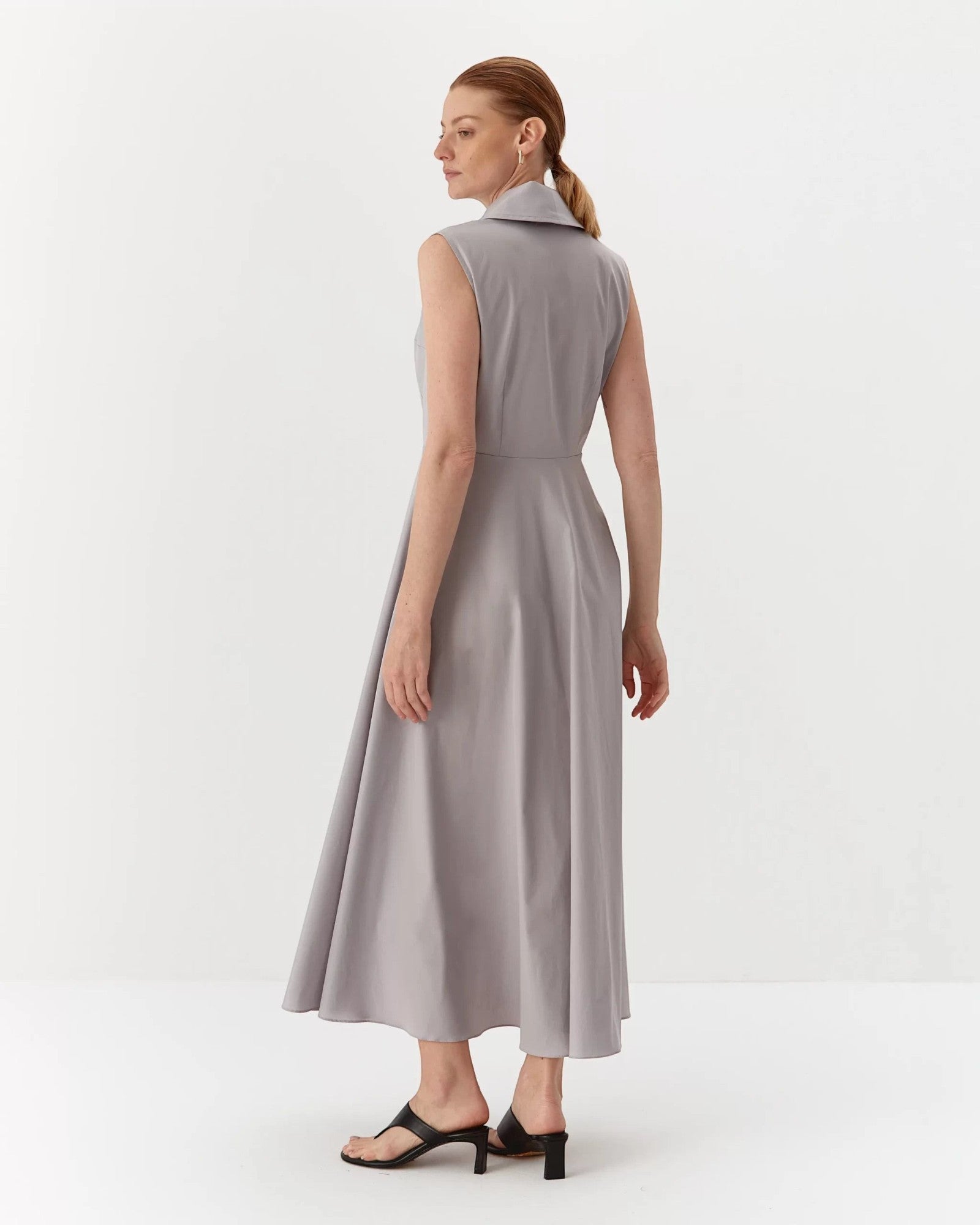 Ipanomi light grey organic cotton maxi dress with collar, button front, and hidden pockets. Sleeveless A-line silhouette.